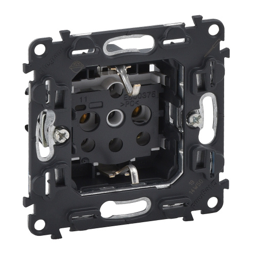 Valena IN'MATIC. Силовая розетка 2К+З 16А 250В. Винтовые зажимы