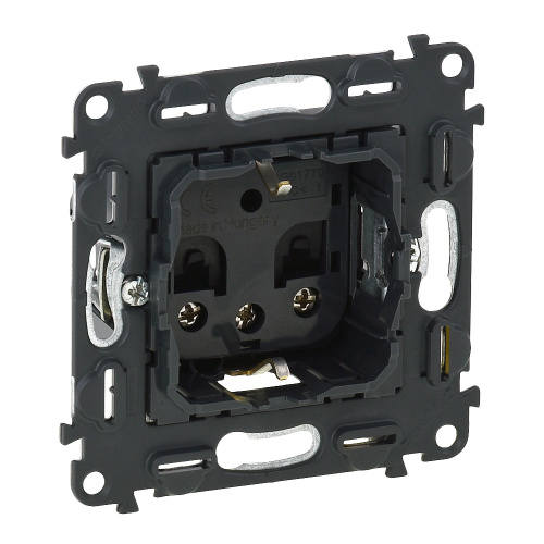 Valena IN'MATIC. Силовая розетка 2К+З 16А 250В со увеличенными винтовыми зажимами 6кв.мм. С защитными шторками