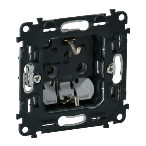 Valena IN'MATIC. Силовая розетка 2К+З 16А 250В. Безвинтовые зажимы